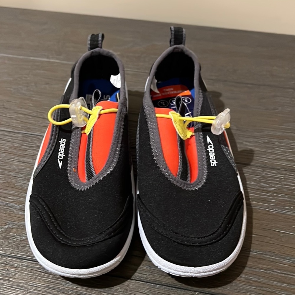 Speedo water shoes, boys​, NWOT